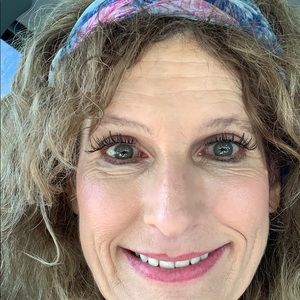 Meet your Posher, Lorie